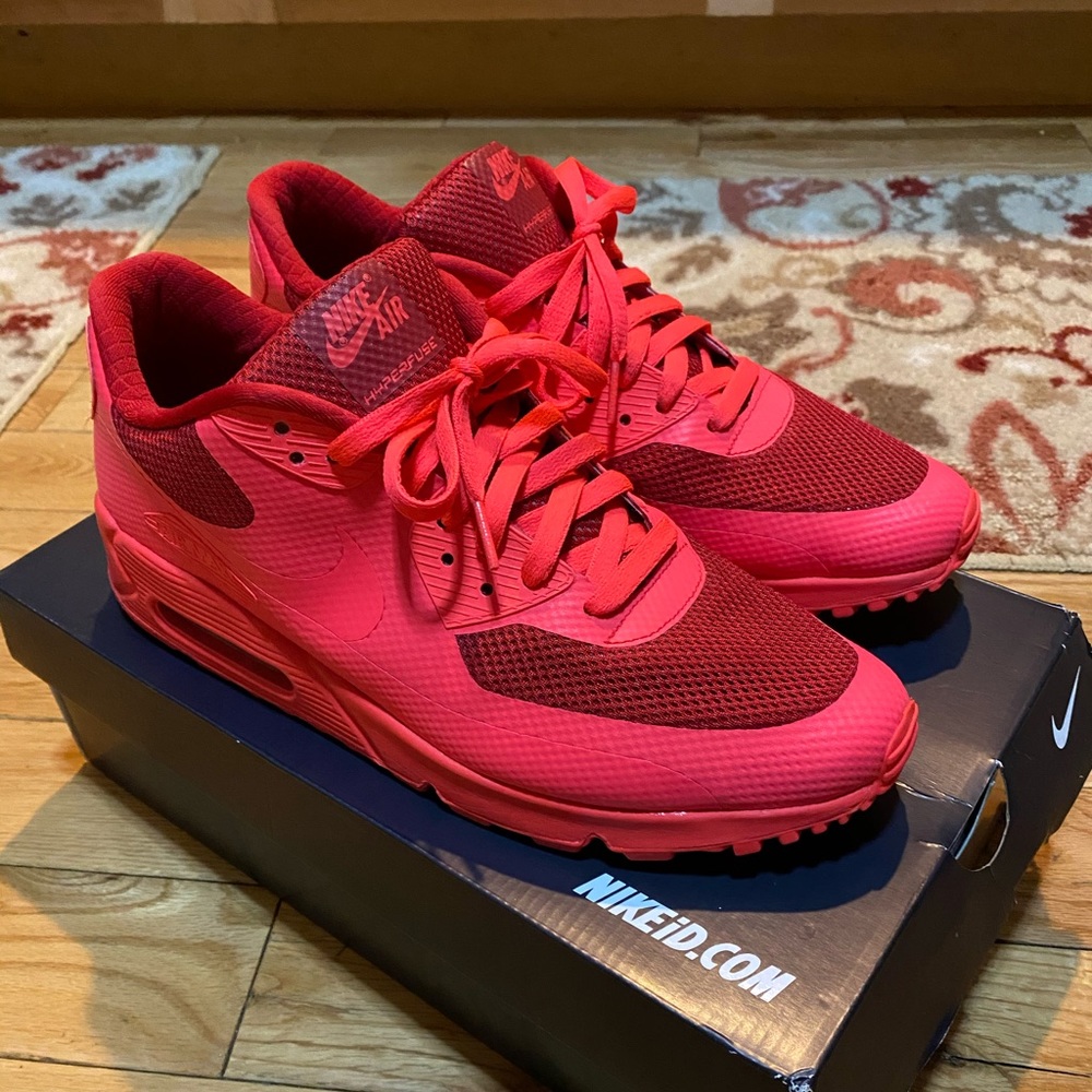 Men’s NikeiD Airmax shoes